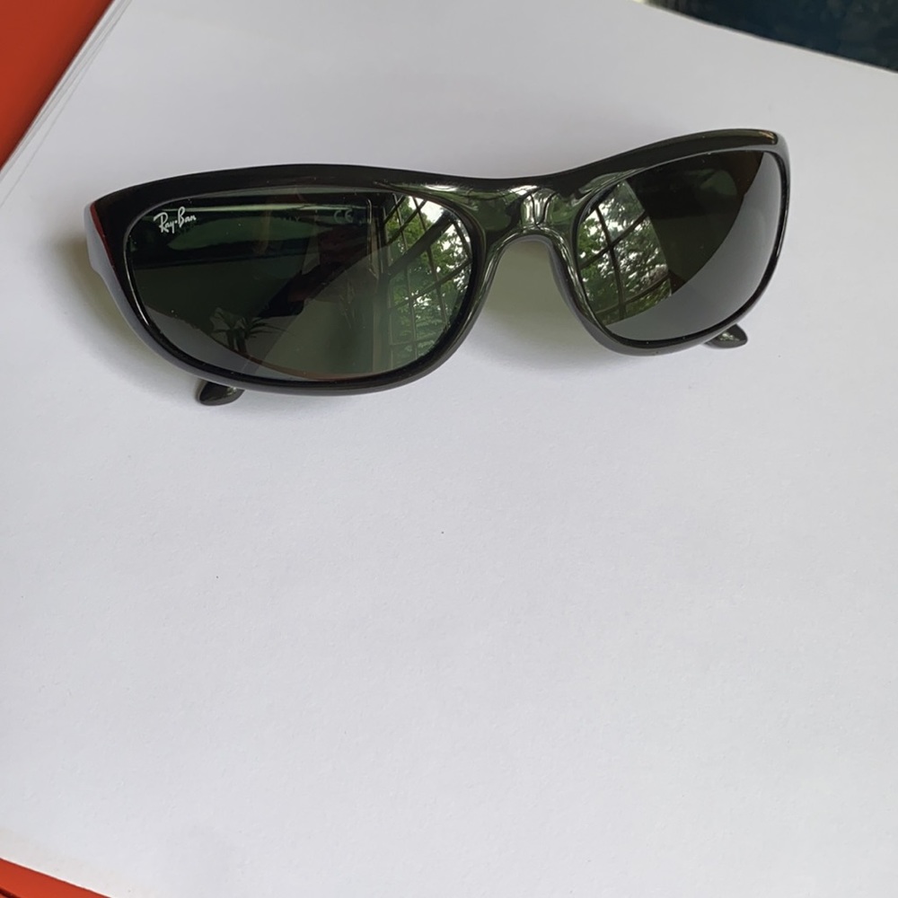 Ray-ban 4033 Model